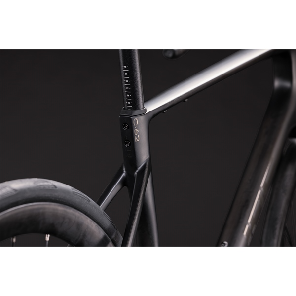 Cestno Kolo CUBE ATTAIN C:62 RACE carbon'n'coalchrome