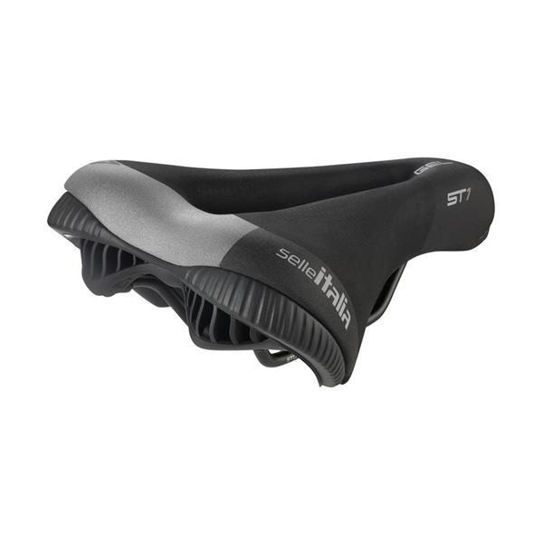 Sedež Selle Italia ST 1 SuperFlow L3 je maksimalno udoben sedež, ki omogoča da dolgo ostanete na svojem sedežu. Anatomska oblika vam omogoča, da enostavno najdete idealen položaj ter povečate udobje in zmogljivost.