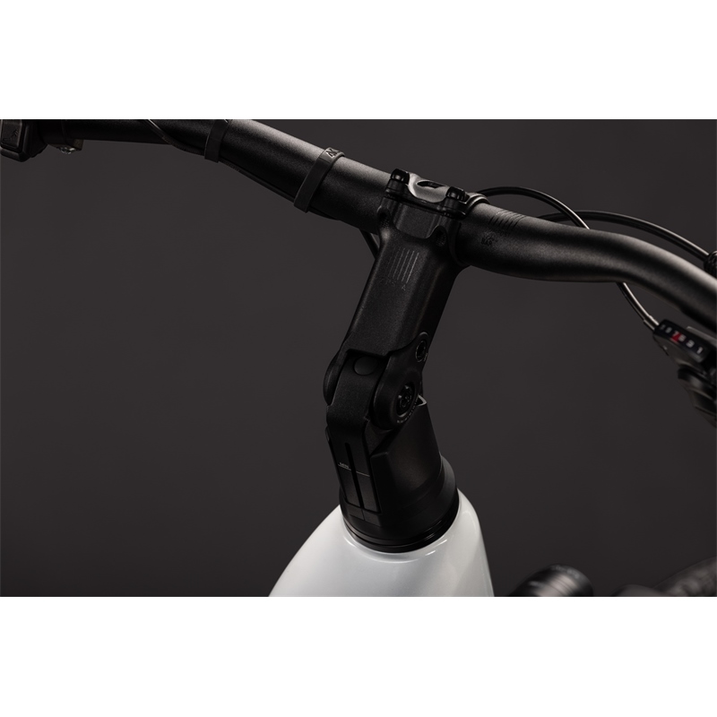 elektricno-kolo-cube-touring-hybrid-one-600-easy-entry-metallicwhitenchrome