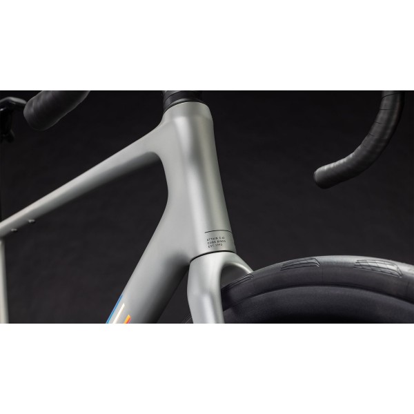 Cestno Kolo CUBE ATTAIN C:62 SLX 2026 sleekgrey'n'prism