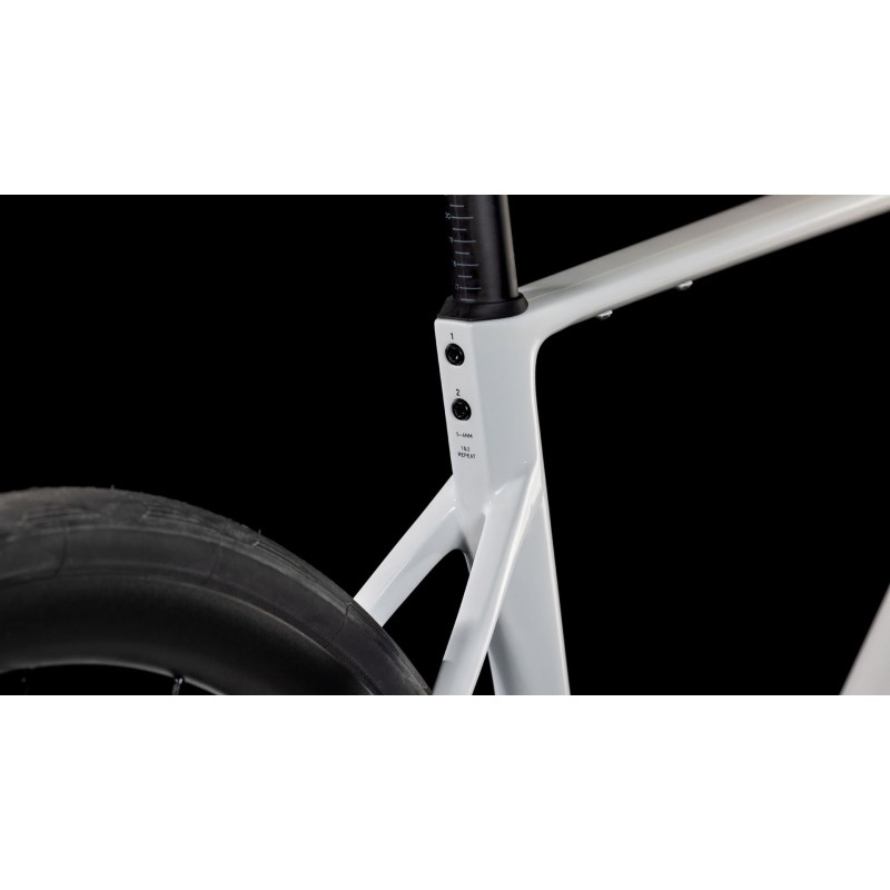 Cestno Kolo CUBE ATTAIN C:62 SLX 2025 cotton'n'grey